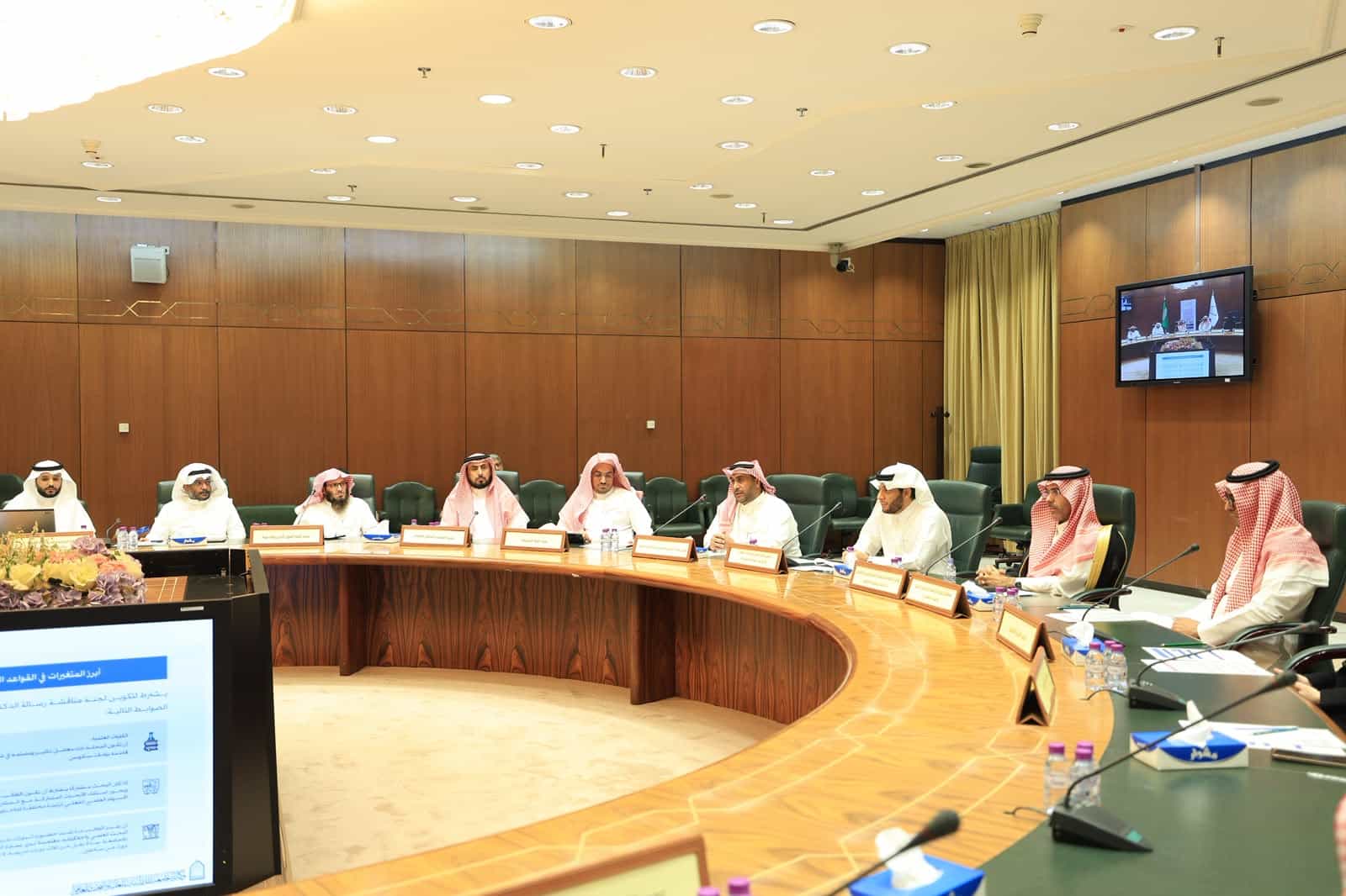 الجامعة تنظّم اللقاء التعريفي بالقواعد التنفيذية للائحة المنظمة للدراسات العليا وآليات تطبيقها