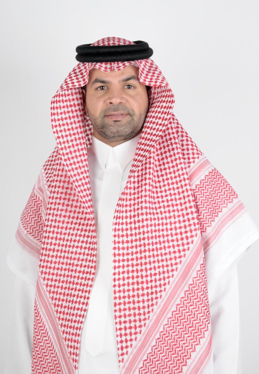 رئيس مركز شؤون الخريجين